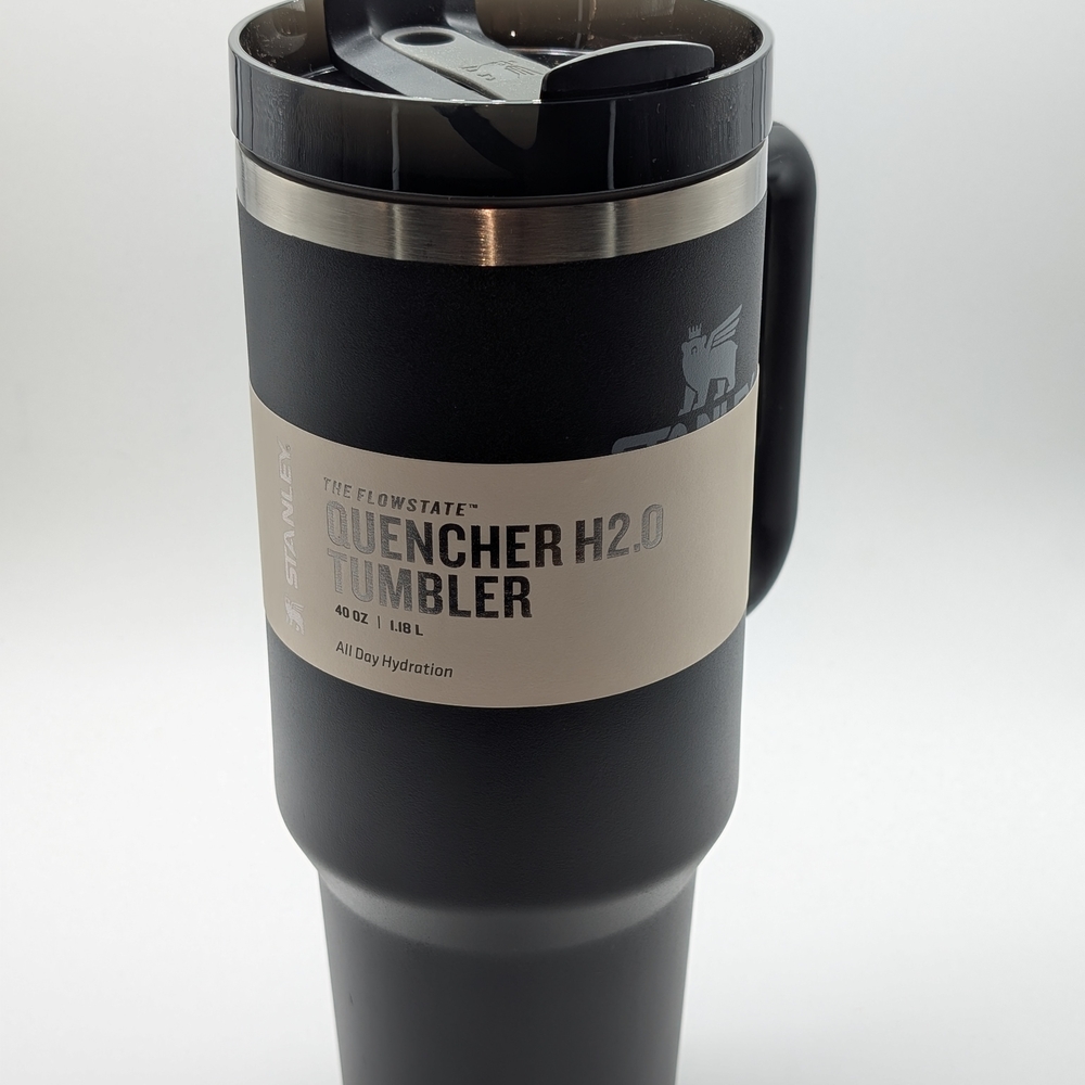 Stanley Black Quencher H2.0 Tumbler 40oz (Brandnew)